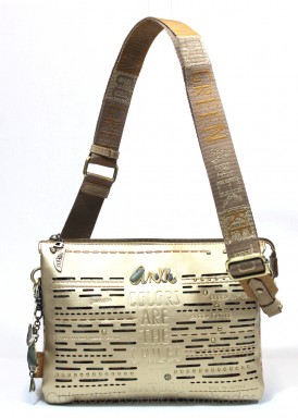Bolso modelo sobre con bandolera ancha. Color platino. ANEKKE