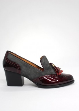 Zapato de borlas de ante y charol, tacón 4 cm