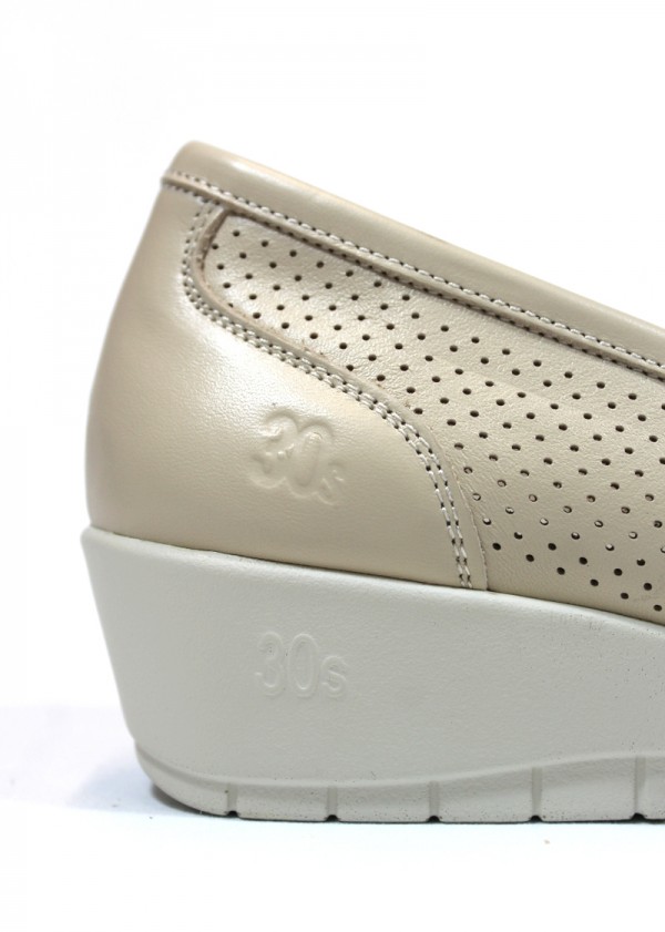 TREINTAS Mocasín con adorno cadena, piso de cuña Color