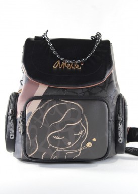 Mochila mediana negra. Colección Heartbeat. ANEKKE