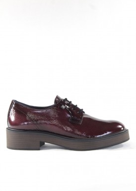 Zapato blucher de charol burdeos. DORKING BY FLUCHOS