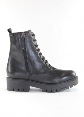 Botín militar piel negro de JORDANA.