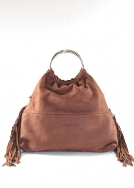 Bolso grande piel con flecos, asas metálicas. Marrón. Caramelo