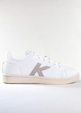 Zapatilla deportiva casual de piel blanco . kelme.