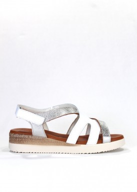 Sandalia cuña baja trenzado blanco y plata. Jordana