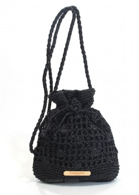Bolso de fiesta bombonera de crochet. Color negro. SIMOSASTRE.
