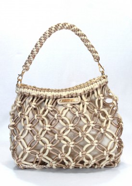 Bolso mediano con asa de hombro. Color beis-oro. Simosastre.