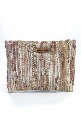 Bolso estilo sobre de piel. Color camel y oro. Simosastre.