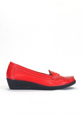Mocasín de piel suave con cuaña. Rojo. FAP.