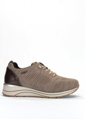 Zapatilla deportiva resistente al agua . Taupe. TREINTAS