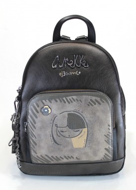 Mochila mediana tres compartimentos negra.Colección Mademoiselle. Anekke