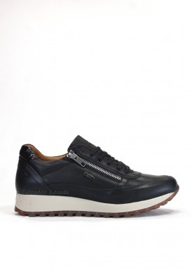 Deportiva mujer con membrana impermeable. Negro. KANGAROOS