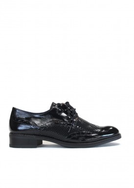 Zapato blucher de charol modelo oxford con cordón. Negro. Dorking by Fluchos.