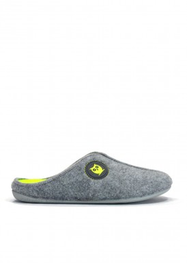 Zapatilla de casa abierta para hombre. Gris y verde neón. Marpen Slippers