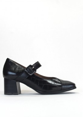 Zapato de pulsera con hebilla, en piel . Negro. GAVI`S.