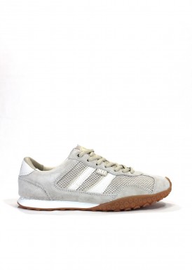 Zapatilla deportiva casual de serraje beis. XTI