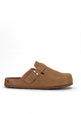 Zueco con piso de goma. Camel. XTI.