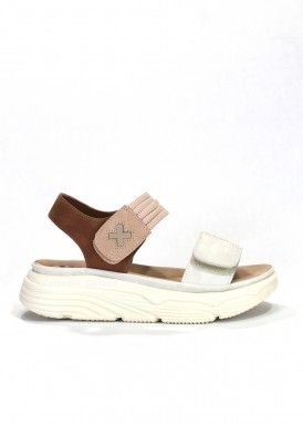 Sandalia tiras elásticas con velcro, piso sport. Beis. XTI.