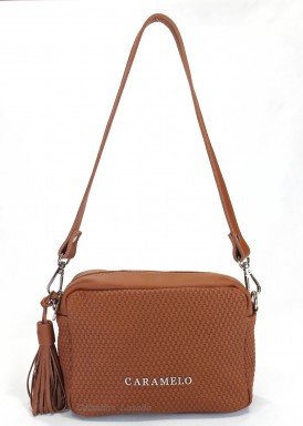 Bolso pequeño con bandolera. Modelo caja. Cuero. CARAMELO.