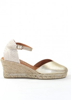 Alpargata mujer de piel, de cuña media, puntera cerrada. Color Dorado. PICÓN.