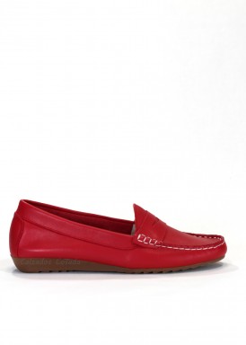 Mocasín de piel suave estilo clásico, modelo antifaz. Color rojo. BOLA 22