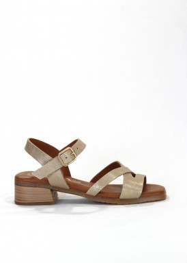 Sandalia tacón bajo platino. Kaola.