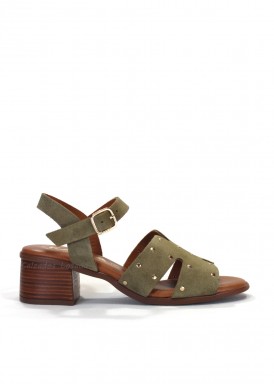Sandalia tacón medio de serraje con tachuelas. Verde kaki. Kaola.
