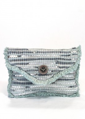 Bolso estilo sobre con solapa. Verde menta-plata. Simosastre.