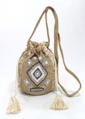 Bombonera de cáñamo con bandolera. Camel. SIMOSASTRE.