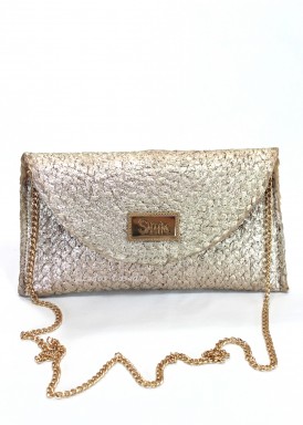 Clutch de yute estilo sobre con solapa. Oro. SIMOSASTRE