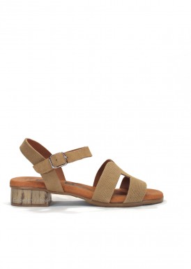 Sandalia tacón 2,5 cm., con cierre de hebilla. Camel. KAMINA.