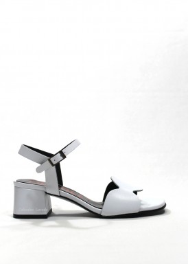 Sandalia de vestir tacón 4 cm. Blanco. DESIREÉ.