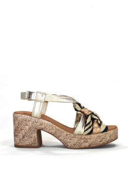 Sandalia tacón ancho alto de piel tonos dorados. Lola Canales.