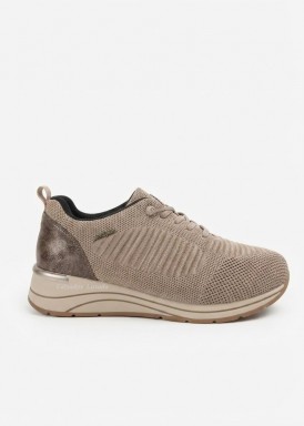 Zapatilla deportiva resistente al agua . Taupe. Treintas