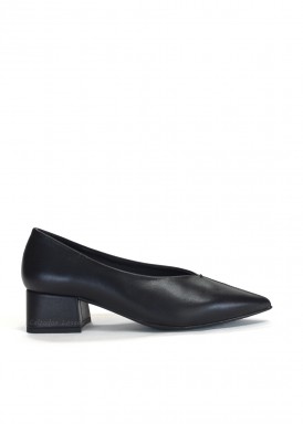 Zapato piel ,corte salón , negro. DESIREE.