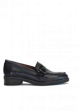 Mocasín piel clásico antifaz. Negro. Clayan. Clayan