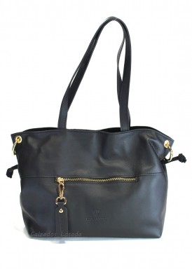 Bolso clásico negro frunce. Dos asas de hombro y bandolera. Caramelo