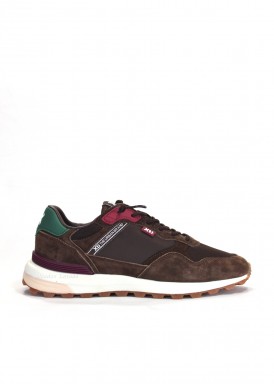 Deportiva casual varias texturas serraje y nylon. Marrón chocolate . XTI.