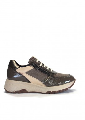 Zapatilla deportiva casual. Color Taupe. Fluchos