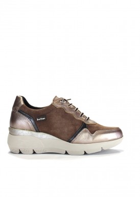 Zapatilla deportiva piel serraje. taupe. JORDANA.