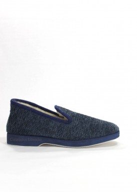 Zapatilla cerrada paño con forro de pura lana, azul marino. Laro.
