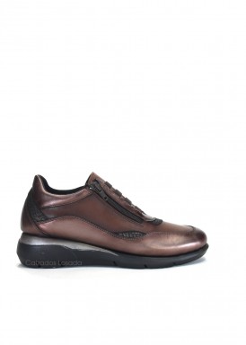 Zapato deportivo elásticos y cremallera mujer. Castaño. Bola 22