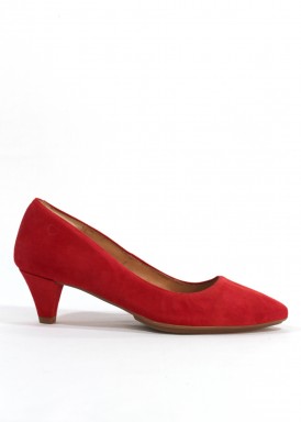 Zapato salón ante ,tacón 5 cm fino. Color rojo. Desireé