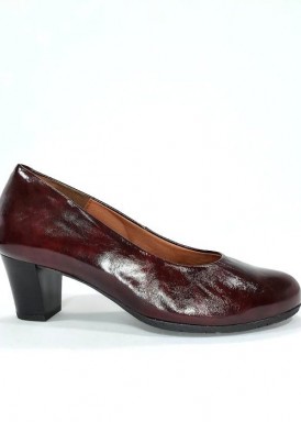 Zapato salón  charol granate oscuro. Ancho especial. Tacón  ancho 4 cm. Desireé