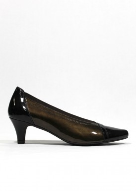 Zapato vestir ancho especial en charol. Tacón fino 5 cm.  Charol. Pasther