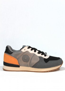 Zapatilla deportiva antelina, textil y nylon. Gris. XTI