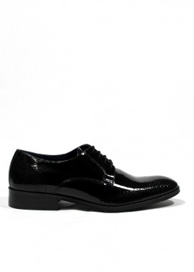 Zapato de vestir con cordón charol con relieve en negro. Tubolari