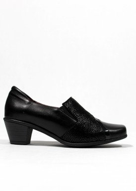 Zapato copete de piel y charol grabado. Color negro. Tacón 4 cm. FAP