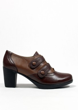 Zapato abotinado dos velcros, piso de goma, tacón 6 cm. Chocolate. FAP