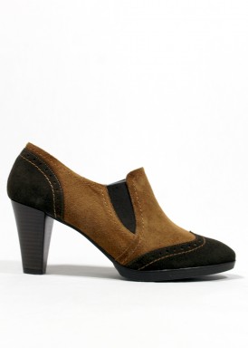 Zapato abotinado de ante camel y marrón. Tacón 7 cm.  Pasther